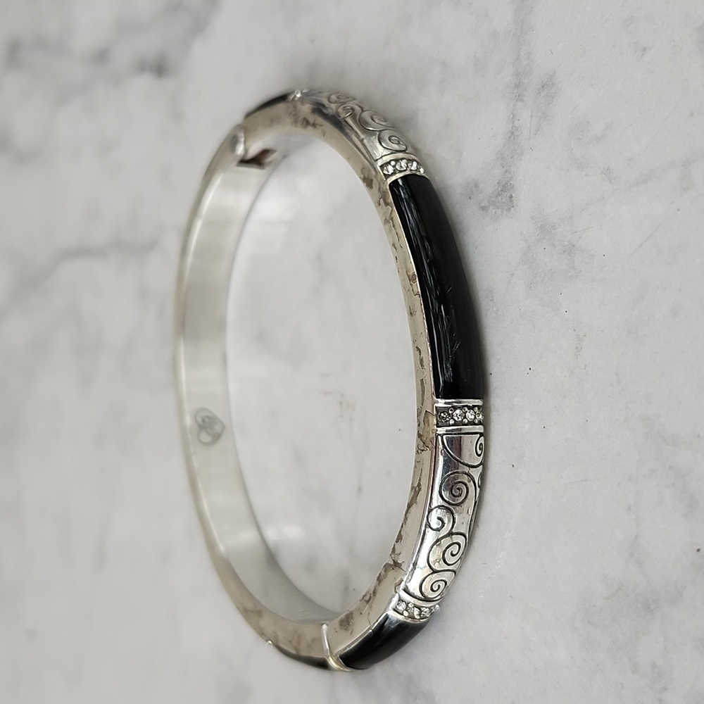 BRIGHTON OVAL SILVER AND ENAMEL BANGLE BRACELET - Picture 2 of 7